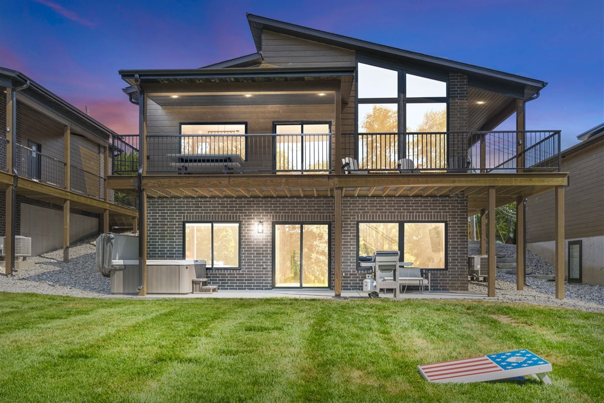 The Ledge waterfront lake house with Table Rock Lake views and private hot tub Branson Missouri