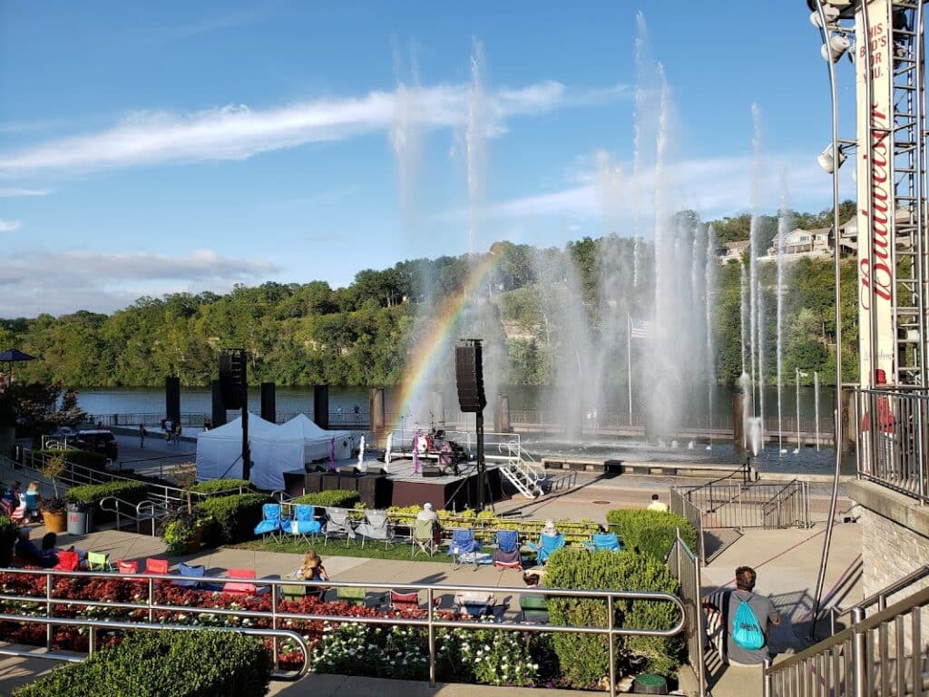 Branson Landing Dining and Shopping