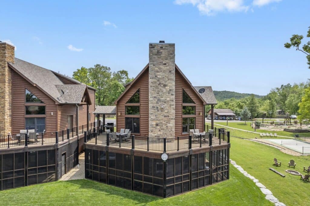 Lakefront chalet on the south end of Table Rock Lake near Lampe, Missouri — group fishing rental