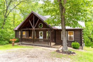 Eagle Nest Log Cabin Ridgedale, Missouri vacation rental near Thunder Ridge Nature Arena Big Cedar Lodge