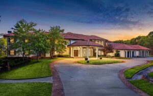 The Bella Vista Estate grand driveway