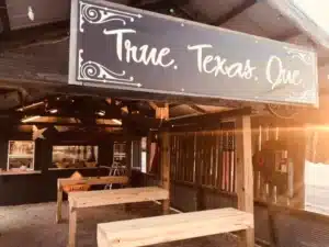 It BBQ Branson West outdoor patio with covered picnic seating and patriotic Texas-Missouri decor