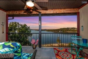 Lakefront Penthouse Retreat top floor condo Table Rock Lake Kimberling City near Silver Dollar City Showboat Branson