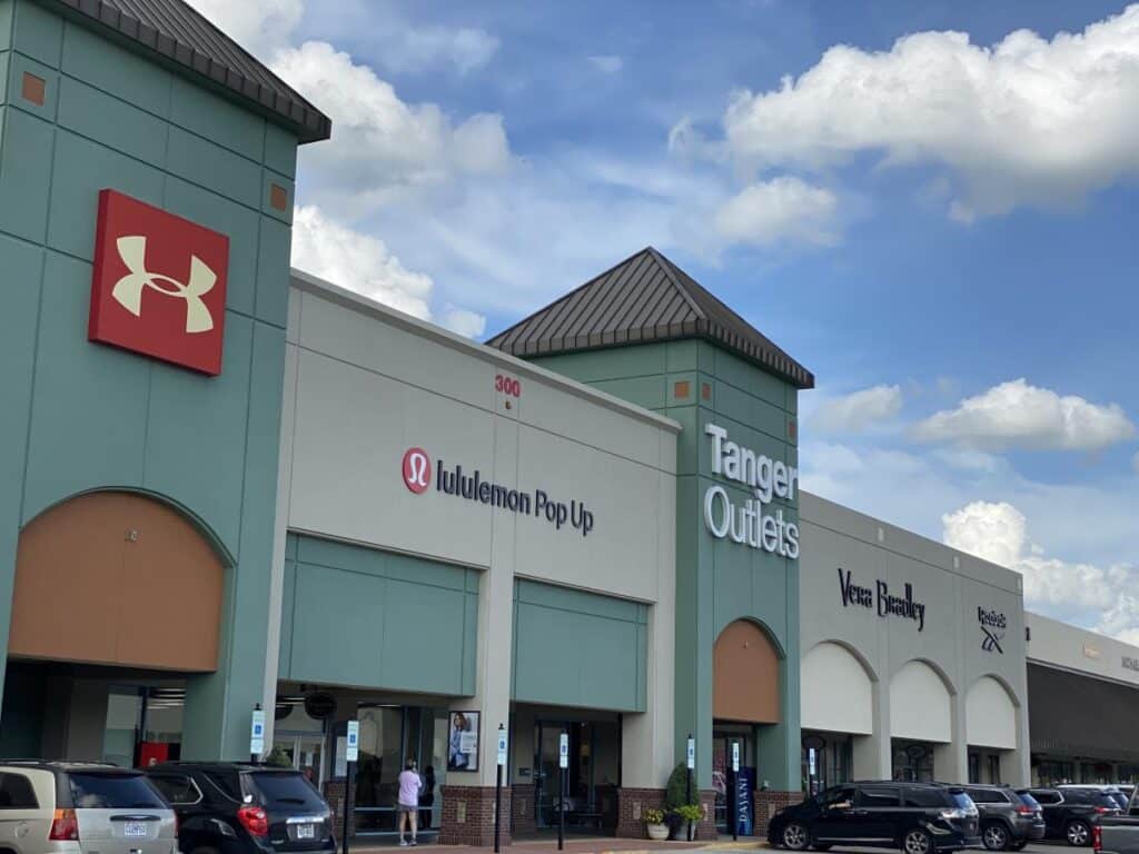 Tanger Outlets Branson Missouri exterior view — 75+ brand-name stores at 300 Tanger Boulevard on Highway 76