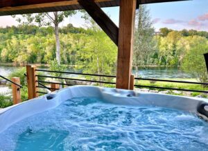 Affordable Branson rentals — a lakefront condo sunroom overlooking Lake Taneycomo