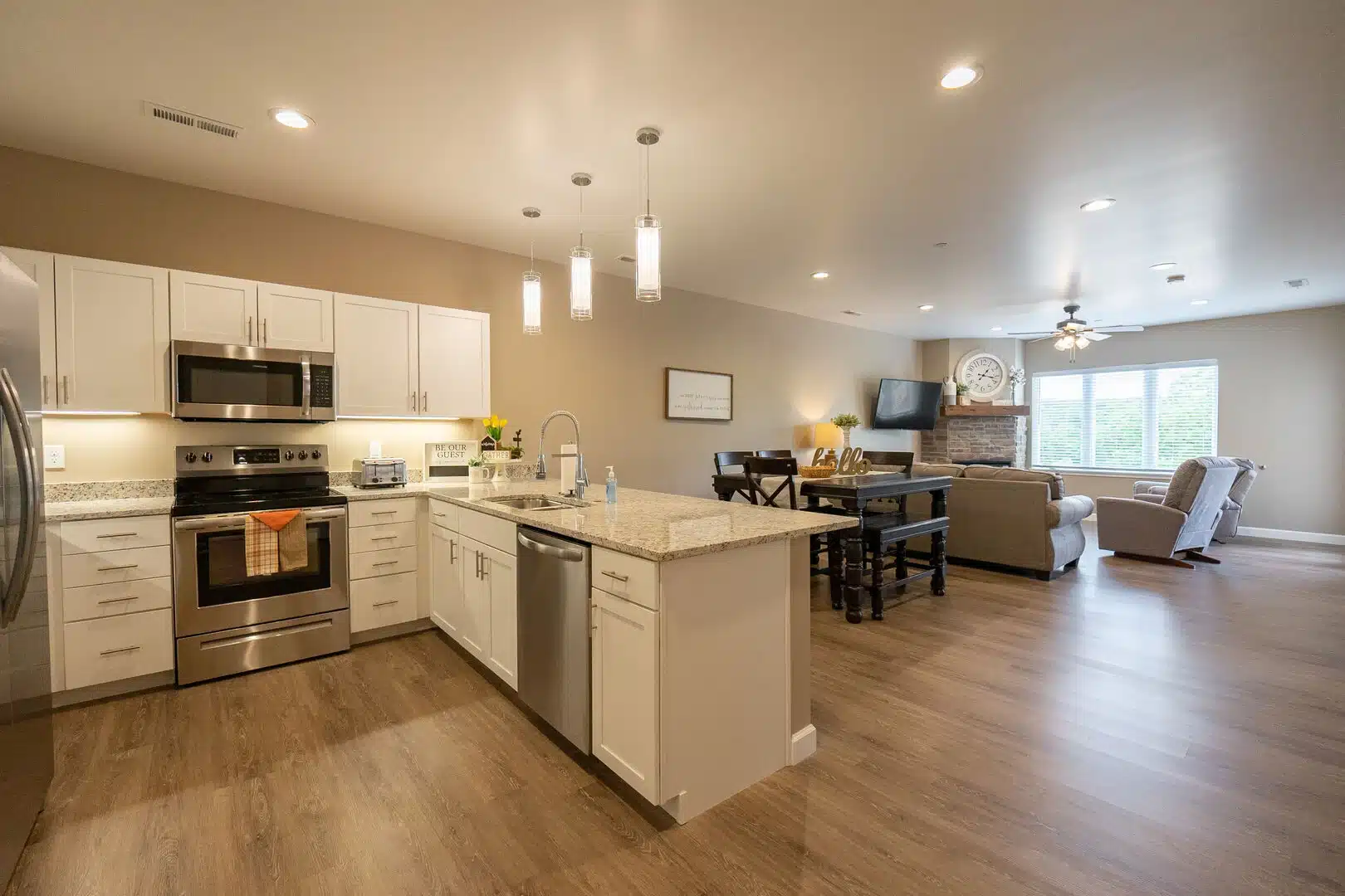 Fresh and Fun condo Branson Missouri three bedroom walk-in condo sleeps 12 near the 76 Strip
