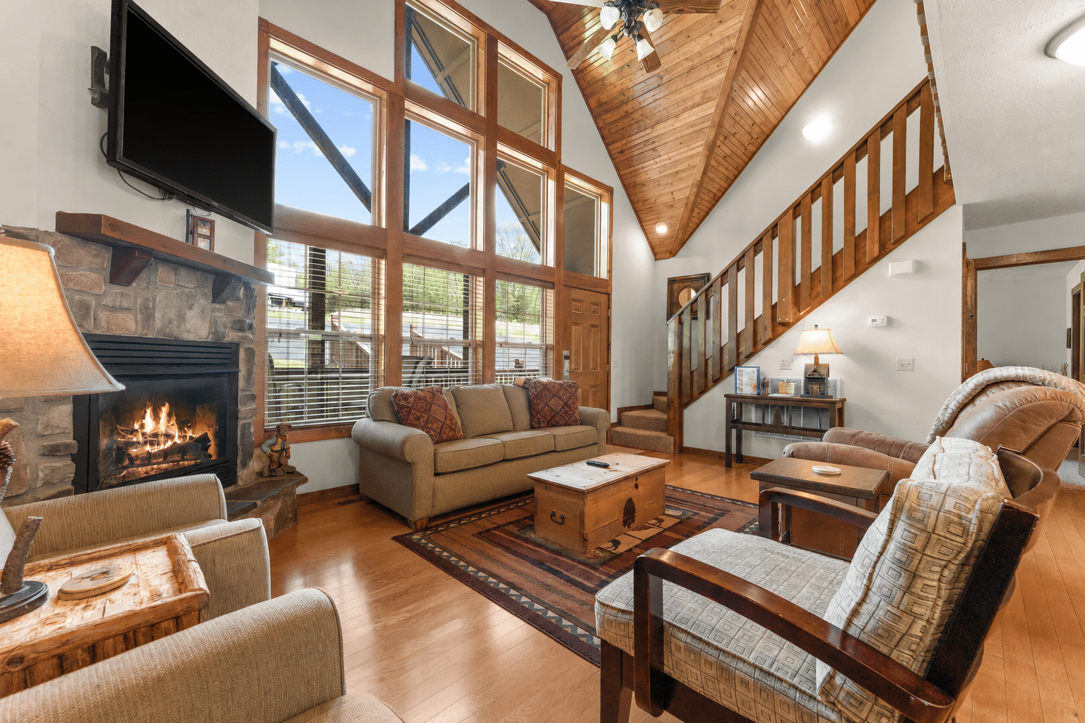 Four bedroom lodge with king suites at Stonebridge Golf Resort in Branson West Missouri